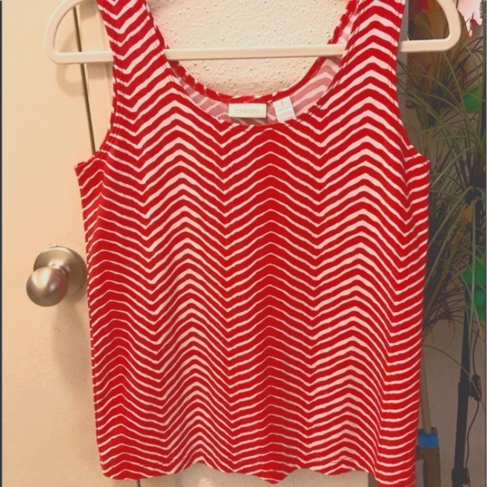 𝅺Chicos sleeveless red & white chevron striped tank top Sz. 1